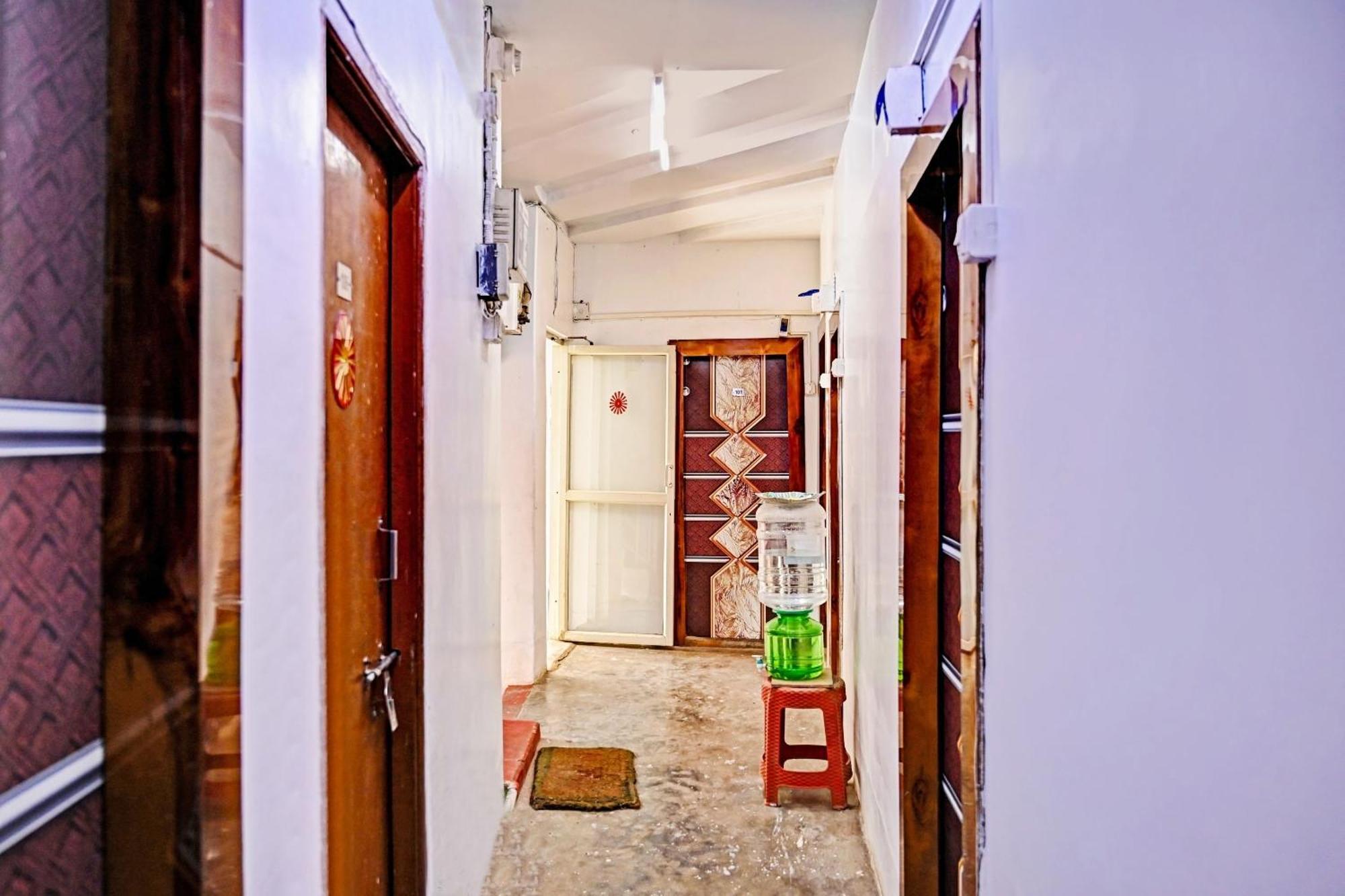 Hotel O Om Shanti Inn Kolkata Bagian luar foto
